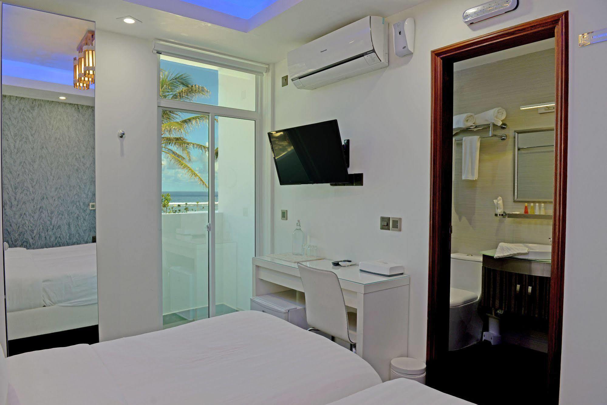 Airport Beach Hotel Hulhumalé Exterior foto
